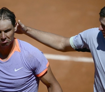 Nadal từ chối lễ tri ân sau khi thua đậm